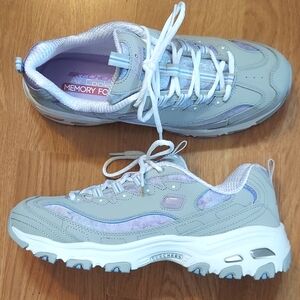 NWT-Skechers D'Lites Sneakers
